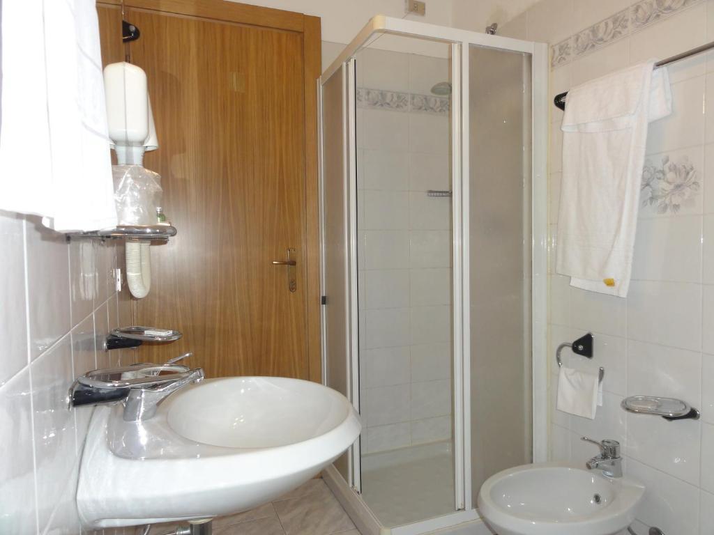 Albergo Ristorante Grigna Mandello del Lario Zimmer foto